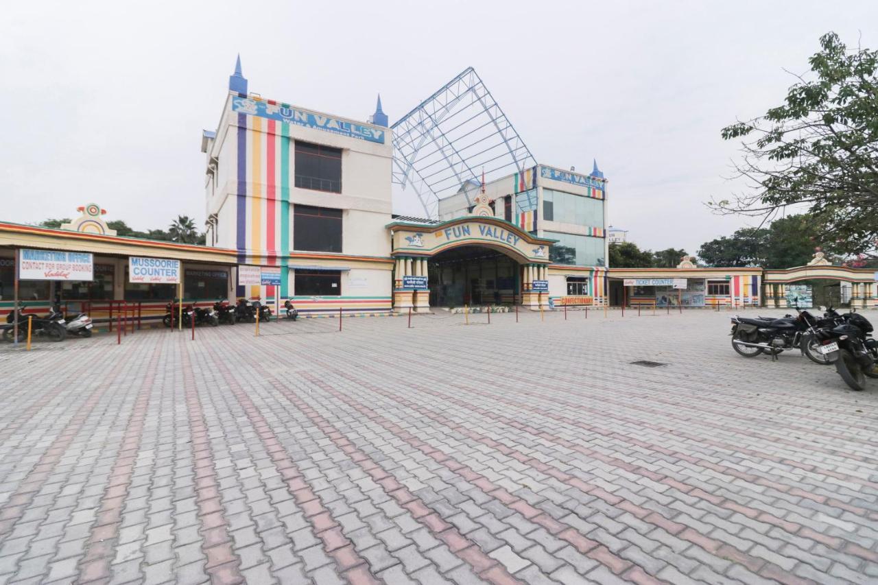 Oyo 19862 The Fun Valley Doiwala Экстерьер фото